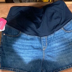 Isabel Maternity NWT size 16 Jean shorts